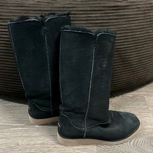 Koolaburra by UGG womens size 7 black suede furry boot